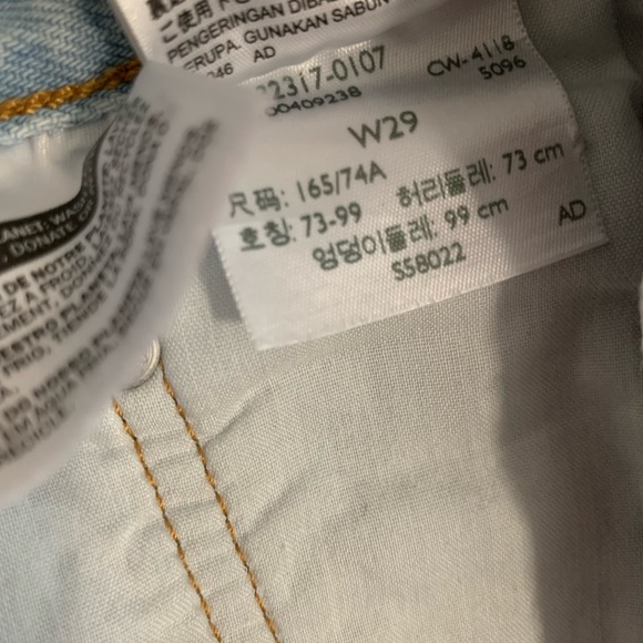 Levi's 501 Raw Hem High rise Shorts - Picture 3 of 7